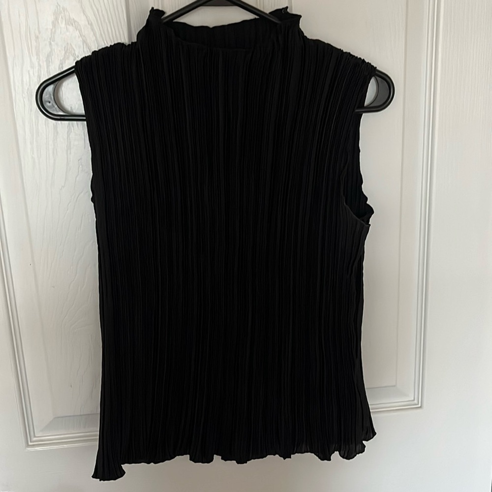 black tank top gently used